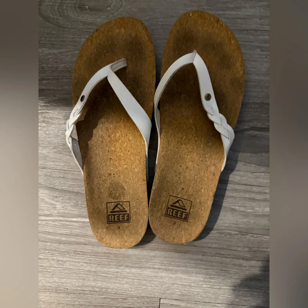 REEF Flip Flops size 9 - Picture 1 of 2